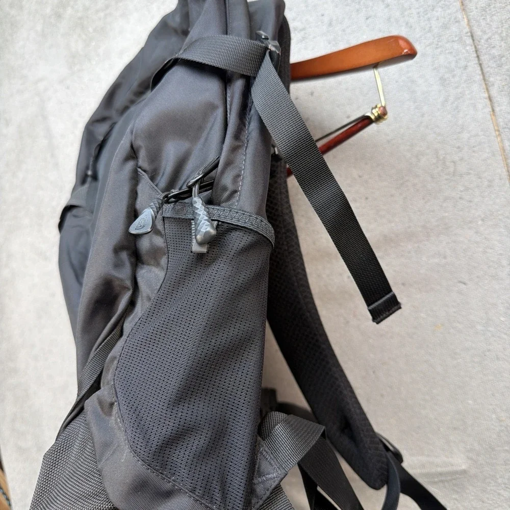 The North Face 28L Backpack Black Laptop‎ Travel School FlexVent